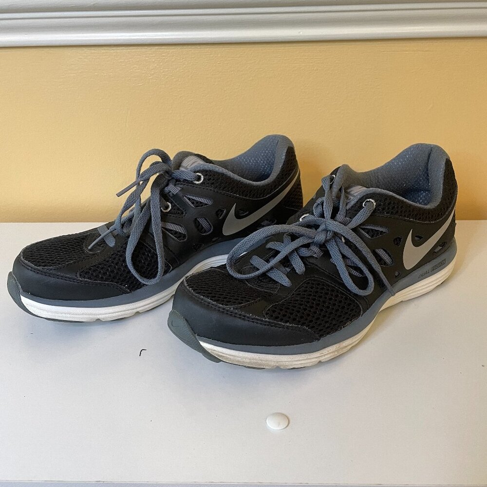 Nike Dual Fusion Lite Running Shoes, Black and Gray, Size 6